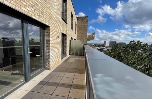 South Acton Apartamento | Luxury 2 Bedrooms Penthouse + Free Indoor Parking