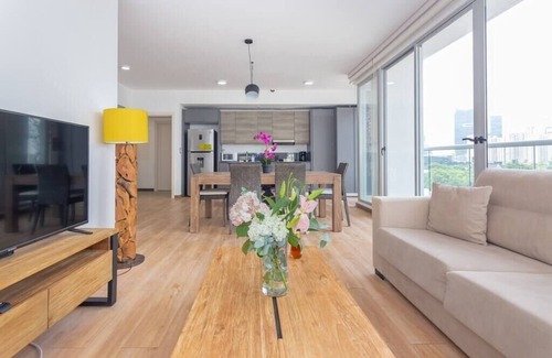 Marbella Condominio | Luxury 2 BR apt free parking and balcony