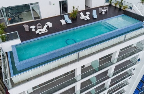 Marbella Condominio | Luxury 2 BR apt with free parking and balcony