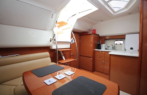 New Forest District Alquiler De Eote | Luxury 2 cabin Motor Yacht in Lymington's beautiful Yacht Haven
