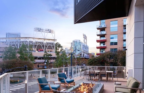Marina District Apartamento | Luxury 2 Story Apartment - Walking to Convention Center, Petco Park & Gaslamp