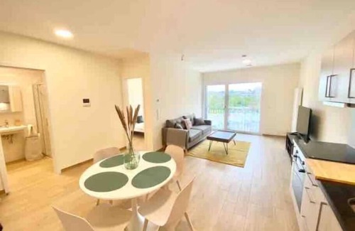Hollerich Apartamento | Luxury 2023 Flat in city center. Parking
