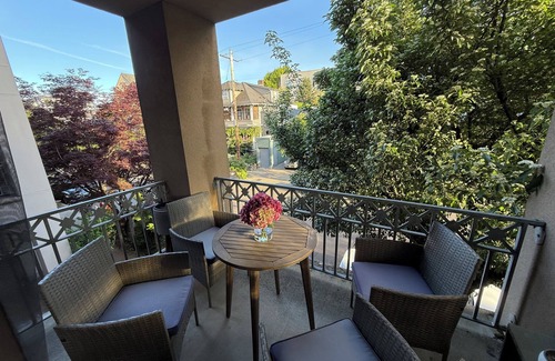 Northwest Portland Casa | Luxury 2bd/2.5 bath fully furn townhome in best area near NW 23rd & trails.