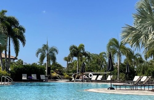 Osprey Condominio | LUXURY 2BD/2B HUGE CONDO,1ST Floor, Garage, close beach, PALMER RANCH