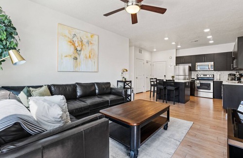 Downtown Salt Lake City Apartamento | Luxury 2Bd 2Ba- Free HotTub, Pool, Prkg, Gym - NEW