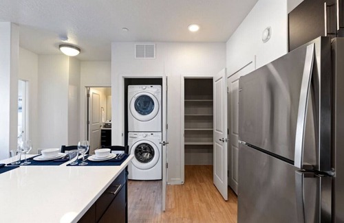 Downtown Salt Lake City Apartamento | Luxury 2Bd 2Ba- Free HotTub, Pool, Prkg, Gym - NEW