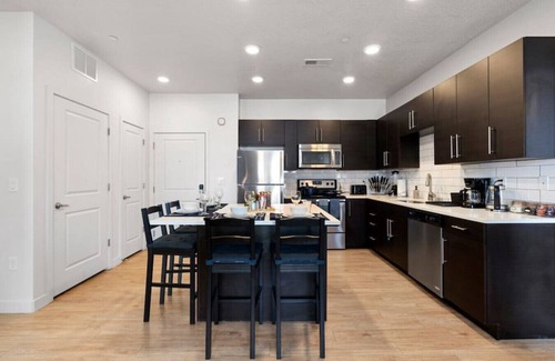 Downtown Salt Lake City Apartamento | Luxury 2Bd 2Ba- Free HotTub, Pool, Prkg, Gym - NEW