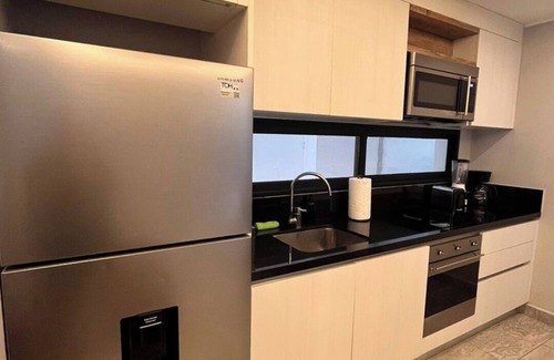 Tohoku Apartamento | Luxury 2BD Condo 3 blk from 5th Ave W/PoolandParking