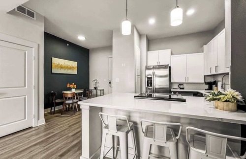 Deep Ellum Apartamento | Luxury 2BD | Deep Ellum | Free Parking | Pool+Gym