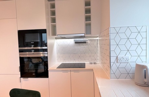 Coombe Hill Apartamento | Luxury 2Bed Flat with Gym, Cinema and Games Room in Wimbledon London