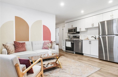 Louth Apartamento | Luxury 2BR/2BTH Suite | 5 Mins to The Falls | Stylish & Spacious | Sleeps 5