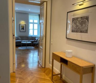 Neubau Apartamento | Luxury 2BR Apartment Neubaugasse