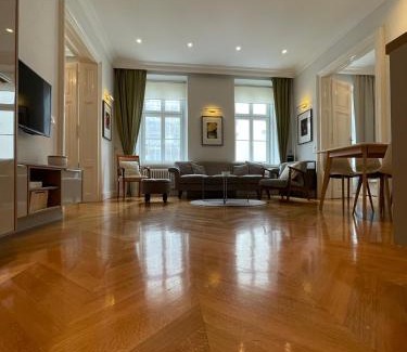 Neubau Apartamento | Luxury 2BR Apartment Neubaugasse