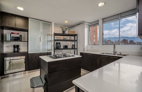 Lalinde Apartamento | Luxury 2BR Apt near Provenza