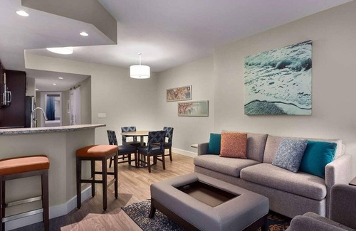 Myrtle Beach Complejo | Luxury 2BR Condo at Ocean 22 | Stunning Views, Pools & Direct Beach Access