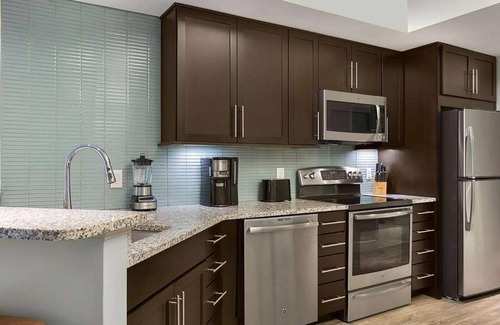Myrtle Beach Complejo | Luxury 2BR Condo at Ocean 22 | Stunning Views, Pools & Direct Beach Access