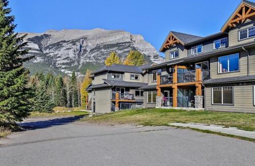 Copperstone Resort Apartamento | Luxury 2BR Condo Near Banff & Canmore, Mountain Escape