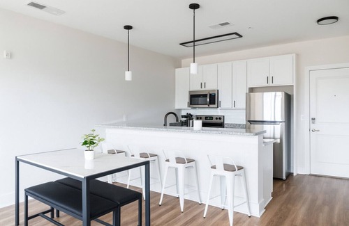 Glen Iris Apartamento | 🏙 Luxury 2BR Condo | Steps from UAB Campus 5a
