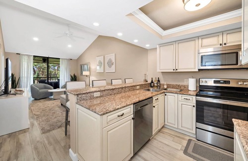 Bonita Bay Condominio | Luxury 2BR Condo w/ Private Beach Access & Resort Perks – Bonita Bay