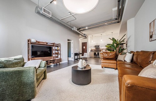 Historic Core Apartamento | Stunning 2BD 1TB in Downtown LA!
