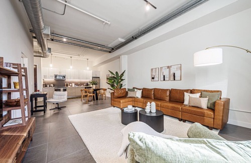 Historic Core Apartamento | Stunning 2BD 1TB in Downtown LA!
