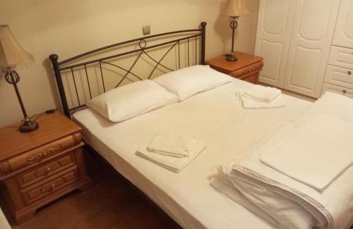 Marousi Apartamento | Luxury 2BR Retreat in Marousi