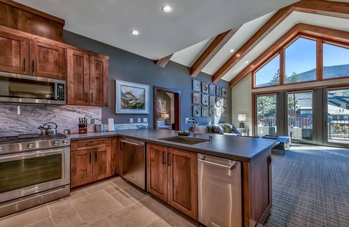 Lakeside Park Condominio | Luxury 2br Steps From Heavenly Village & Gondola 2 Bedroom Condo by RedAwning