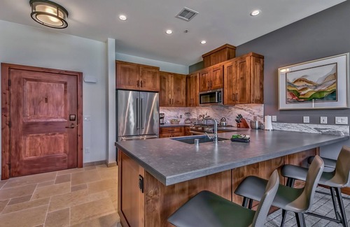 Lakeside Park Condominio | Luxury 2br Steps From Heavenly Village & Gondola 2 Bedroom Condo by RedAwning