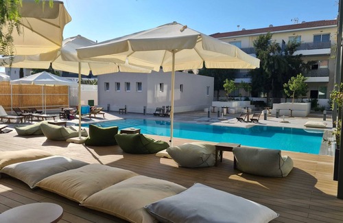 Kapparis Apartamento | Apartamento de lujo en el segundo piso con piscina comunitaria, parque infantil,