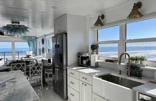 New Smyrna Beach Condominio | ¡¡¡Que vista!!! en este condominio directo frente al mar completamente renovado.