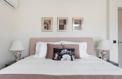 Glyfada Apartamento | Luxury 3-BD condo with 80sqm balcony in Glifada