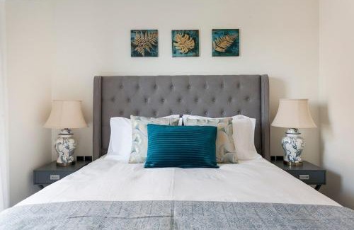 Glyfada Apartamento | Luxury 3-BD condo with 80sqm balcony in Glifada