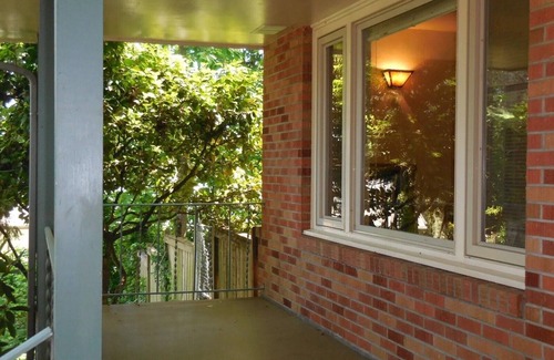 Friendly Casa | Luxury 3-bed 2-bath forest home in the city - 2.5 miles to UofO & Hayward Field