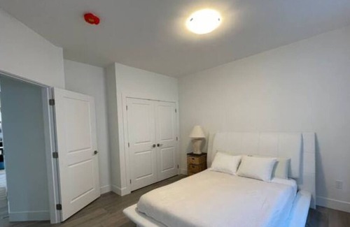 Chemainus Casa | Luxury 3-bed, 5-bath Ocean View Vacation Home