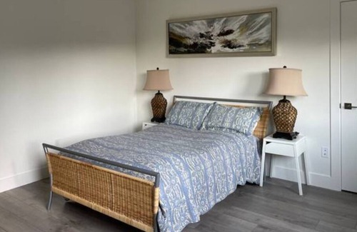 Chemainus Casa | Luxury 3-bed, 5-bath Ocean View Vacation Home