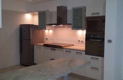 Dzorwulu Apartamento | De lujo de 3 camas aptas. con jacuzzi, piscina, gimnasio, pista de tenis cerca de los principales restaurantes
