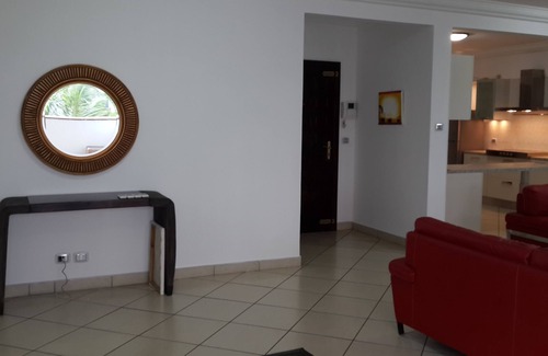 Dzorwulu Apartamento | De lujo de 3 camas aptas. con jacuzzi, piscina, gimnasio, pista de tenis cerca de los principales restaurantes