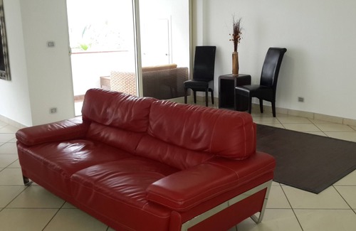 Dzorwulu Apartamento | De lujo de 3 camas aptas. con jacuzzi, piscina, gimnasio, pista de tenis cerca de los principales restaurantes