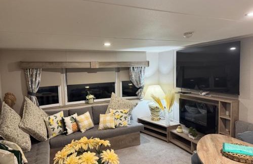 Isle of Grain Otro | Luxury 3-Bed Caravan at Haven Holiday Park, All-Hallows