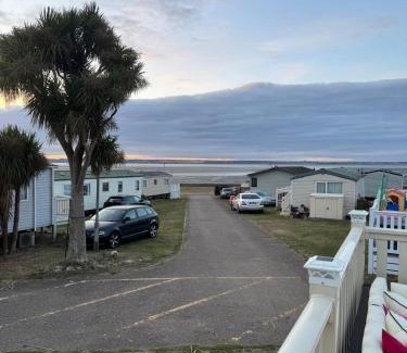 Isle of Grain Otro | Luxury 3-Bed Caravan at Haven Holiday Park, All-Hallows