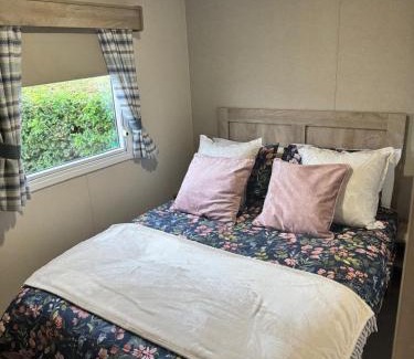 Isle of Grain Otro | Luxury 3-Bed Caravan at Haven Holiday Park, All-Hallows
