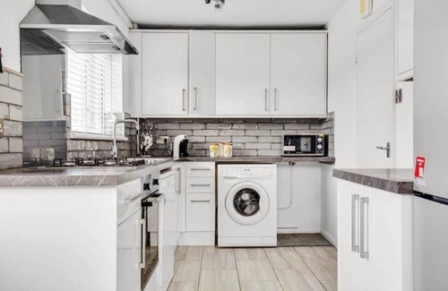 Brighton Casa | Luxury 3 Bedroom Home in Brighton