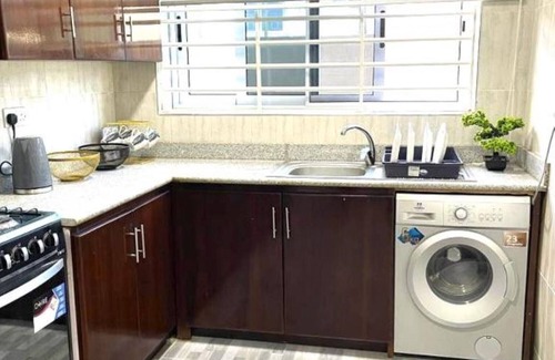 Teshie Apartamento | Luxury 3 Bed Home in Central Accra with Rooftop Terrace and FREE WiFi
