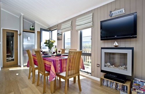 Salcombe Chalet De Esquí | Lujosas cabañas de 3 dormitorios en Soar, Salcombe, Devon, vistas al mar y al campo