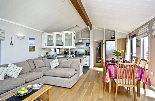 Salcombe Chalet De Esquí | Lujosas cabañas de 3 dormitorios en Soar, Salcombe, Devon, vistas al mar y al campo