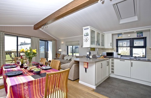 Salcombe Chalet De Esquí | Lujosas cabañas de 3 dormitorios en Soar, Salcombe, Devon, vistas al mar y al campo