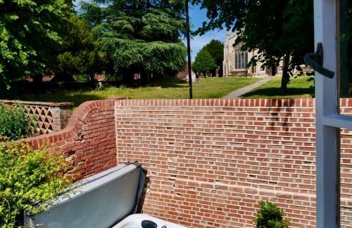 Saffron Walden Casa | Luxury 3 Bed Manor House Hot Tub Cinema Room SkyTV