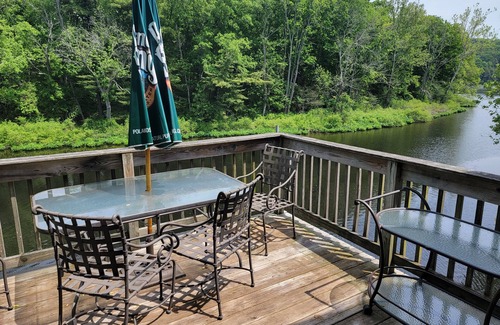 Taftville Apartamento | Luxury 3 bed room on the water 10 min away from Mohegan sun and Foxwoods Casino