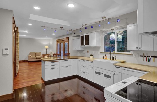 Briargate Casa | Luxury 3-bedroom getaway in the heart of CO Springs featuring breathtaking views