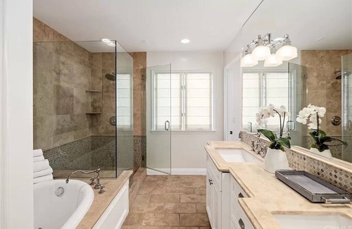 Gas Lamp Section Casa | Luxury 3-bedroom Townhouse steps from the beach